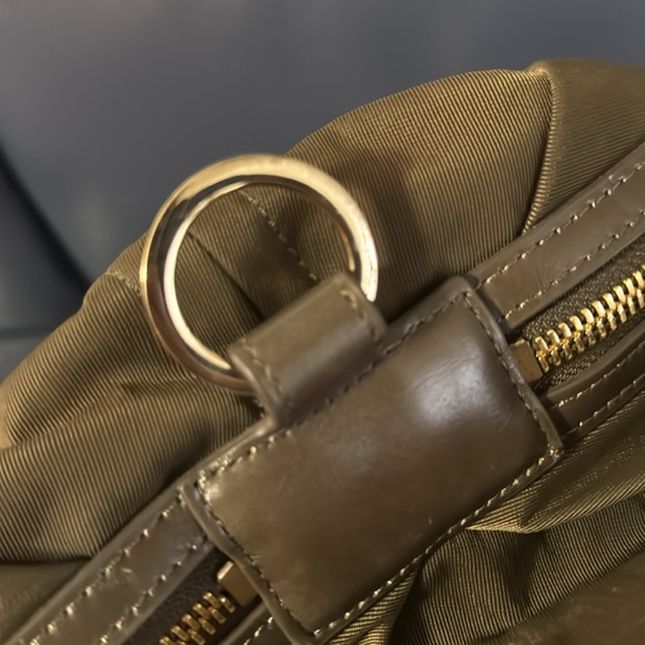 Caraa Olive green Convertible Duffel Bag with Leather Trim and Structured Design - Picture 2 of 7